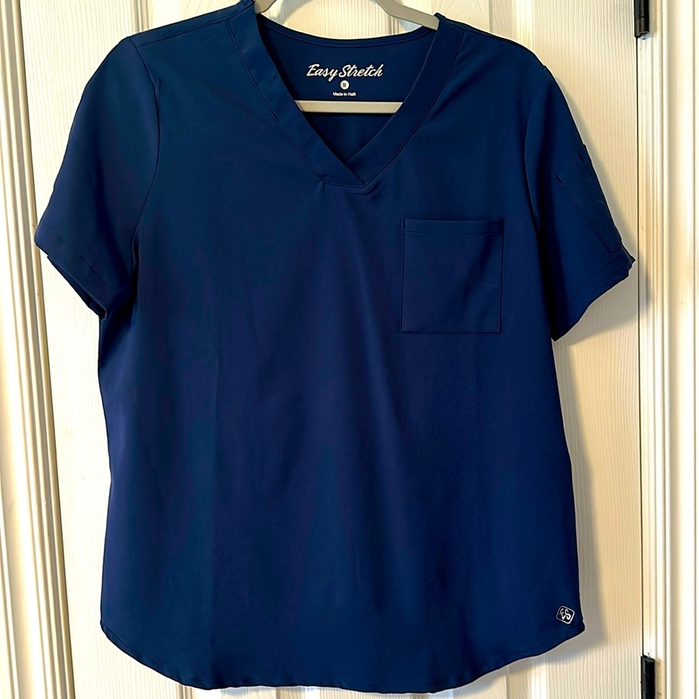 *like new* women’s size medium scrub top, navy